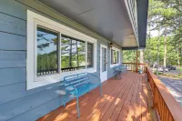 4 Mi to Dtwn! Ozarks Hideaway w/ Furnished Deck - Pet friendly