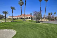 Palm Desert Condo - Golf Course View and Pool Access