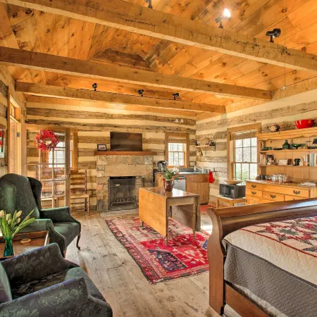Numerous on-Site Trails Earlysville Wooded Cabin