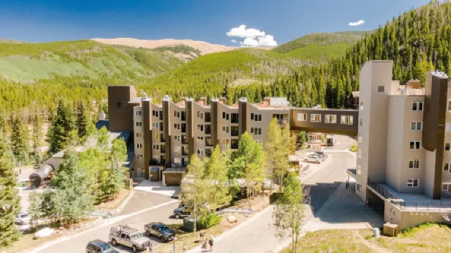 Iron Horse C5083 開間臥室公寓由RedAwning提供