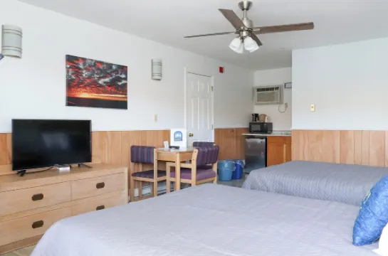 Mainsail Motel & Cottages