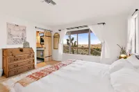 High View Haven - Hot Tub, Fire Pit & BBQ in Joshua Tree! 4 Bedroom Home by RedAwning Hotels in Joshua Tree