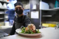 古爾岡皇冠假日酒店 - 早餐