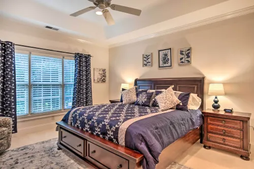 Upscale Home w/ Poker Room < 1 Mi to Golf! - Badekar