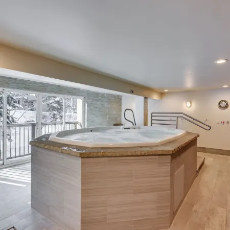 Condo Near Golf Club ~ 2 Mi to Vail Ski Resort!