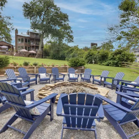 Lakehouse Hot Tub, Waterslide, Game Room and Kayaks