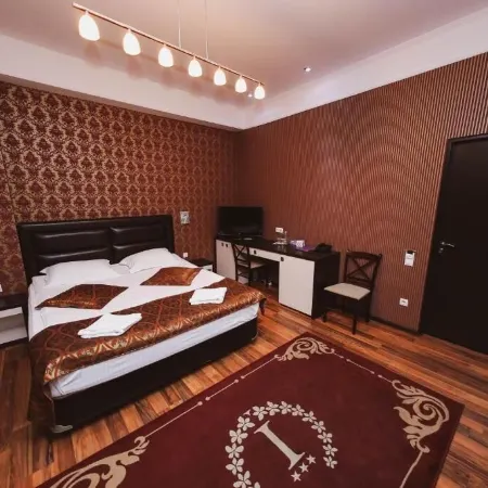 Iris Hotel