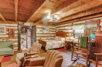 Ferrum Rustic Cabin in the Valley w/ Fire Pit - Homestays