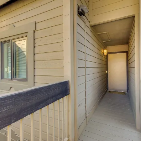 Cozy Condo w/ Balcony - Near Big Sky Resort!