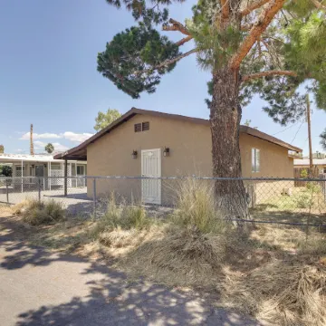 Dog-Friendly Bullhead City Home - Walk to Beach!