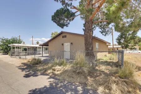 Dog-Friendly Bullhead City Home - Walk to Beach!