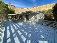 Lakeview Retreat: A Spacious Dog-Friendly Escape with Breathtaking Views