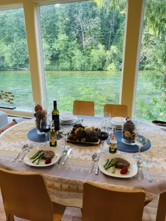 Campbell River 2 bedroom Fishing Lodge - River View