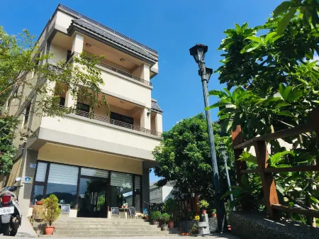 Herbal Life House Bed and Breakfast Отели в г. Наньтоу