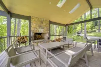 Luxurious Mountain Retreat w/ Long Range Views! - Homestays