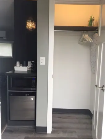 #2 Queen- View of Lake Superior, 2 minute walk to Burlington Bay!