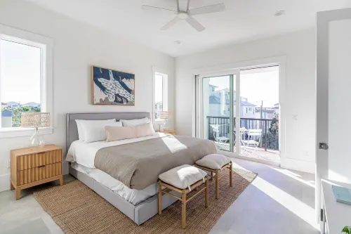 Rendezvous by AvantStay Modern Haven w Game Room Roof Top Hot Tub Pool Close to Beach