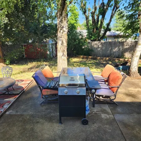 Spacious 3 bdrm home in quiet neighborhood in Quincy