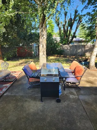 Spacious 3 bdrm home in quiet neighborhood in Quincy