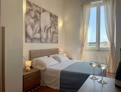 Onlyrooms V - Sea View & Train Station Hotels in 