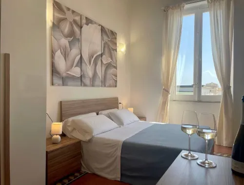 Onlyrooms V - Sea View & Train Station