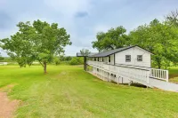Granbury Home w/ Lake Views ~ 6 Mi to Boat Launch! - 2-Star