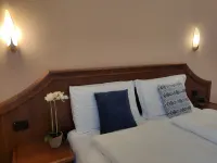 Hotel Giardino فنادق في Cannobio