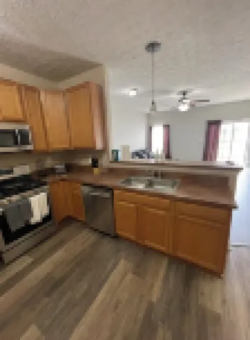 3-bedroom townhome in tranquil Delmar with WiFi, AC. Relax and unwind