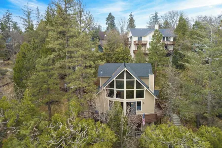 North Bay by Avantstay Chic Retreat w/ Peloton Отели рядом с достопримечательностью «Church of the Woods»