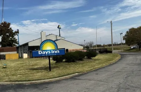 Days Inn & Suites by Wyndham Caseyville Отели в г. Стуки Тауншип