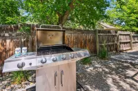 Lovely Patio, Smart TVs, and Cozy Loft Space - Chic Luxury Retreat