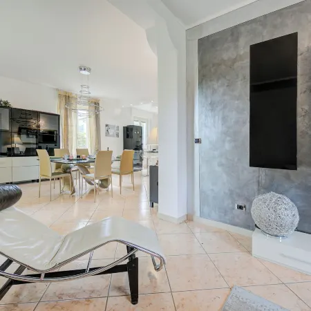 Silvy Apt Salò | Charming & Near Center - Happy Rentals