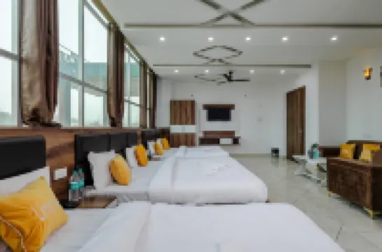 โรงแรมไลม์ทรี แอนด์ แบงเควท วรินดาวัน