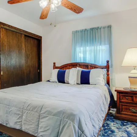 Waterfront Berry Lake Getaway w/ Sunroom!