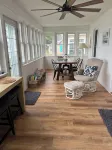 Charming Beachfront 4-bedroom cottage with WiFi, AC in Coldwater