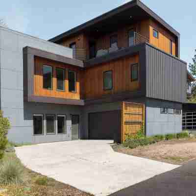 20 Min to Mt Bachelor! Perfect Basecamp for Skiers Hotel Exterior