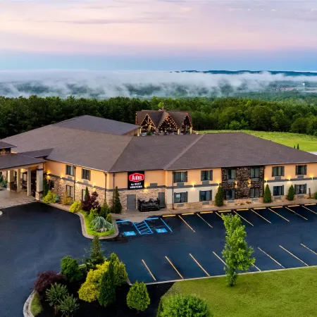 Aiden by Best Western @ Warm Springs Hotel and Event Center