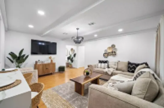 Tranquil Home by IAH, Shop&Dine