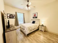 Spacious Open Layout with New Orleans Flair - Charming Private Retreat