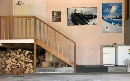 Tongariro Manuka House, National Park, Mt Ruapehu. Отели рядом с достопримечательностью «Whakapapaiti Hut»