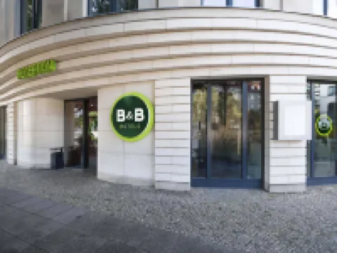 B&B HOTEL Berlin-Charlottenburg Hôtels à proximité de : Station de métro Mierendorffplatz