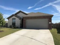 Five ⭐️ Clean!  King ensuite next to Crossroads Park. Hotels in Temple