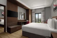 Crowne Plaza DAR ES SALAAM by IHG - piscina
