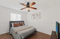 Majestic Pine 4bd/3 bath • Wifi • Pool•BBQ grill Hôtels à proximité de : Floyd Lamb State Park