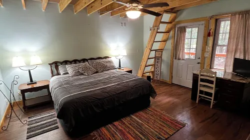 Comfortable cabin in the mountains of North Carolina, located near TIEC.