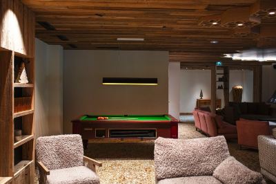 ビリヤード ボールガールの写真