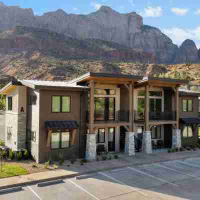 Montclair at Zion Hotel Exterior