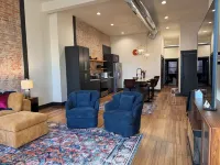 Boujee on Third: 2-bedroom condo in Beautiful Downtown Marion Hotels near Indiana Wesleyan University
