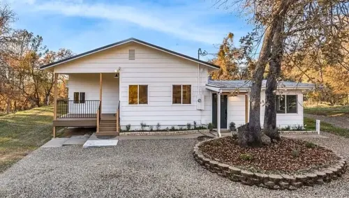 2 Bed/2 Bath Home, 50 Minutes to the Yosemite Valley Entrance