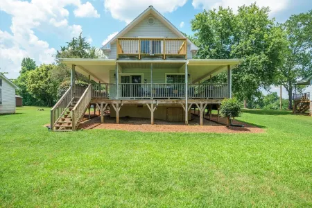 Charming Lakefront Cottage with Beach & Pier